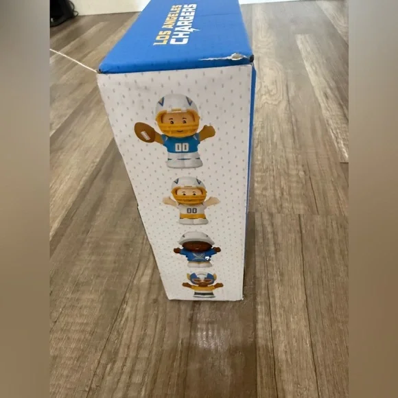 Fisher Price Little People x NFL Collector Los Angeles Chargers Figure 4-Pack - Picture 16 of 16